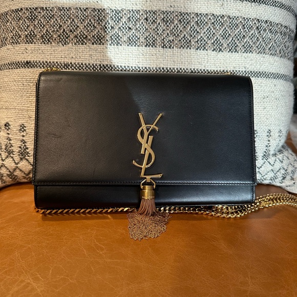 Saint Laurent Medium Monogram Kate Tassel Bag in Black with gold hardware - Picture 10 of 16